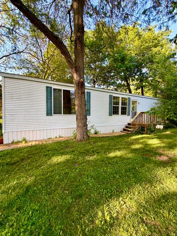 1009 Bay Road 23, Mchenry, IL 60051