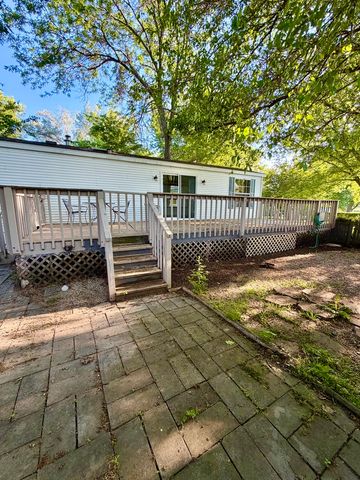 1009 Bay Road 23, Mchenry, IL 60051