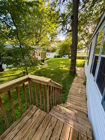 1009 Bay Road 23, Mchenry, IL 60051