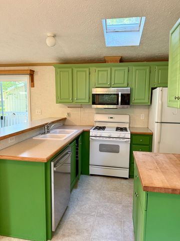 1009 Bay Road 23, Mchenry, IL 60051