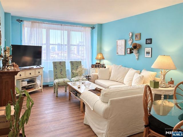 7100 Boulevard E 6K, Guttenberg, NJ 07093