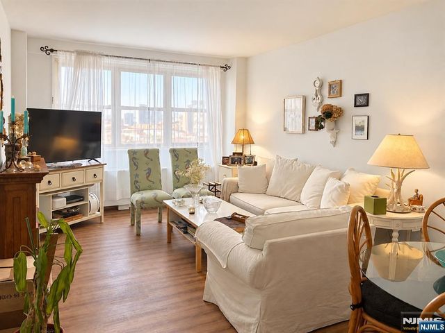 7100 Boulevard E 6K, Guttenberg, NJ 07093