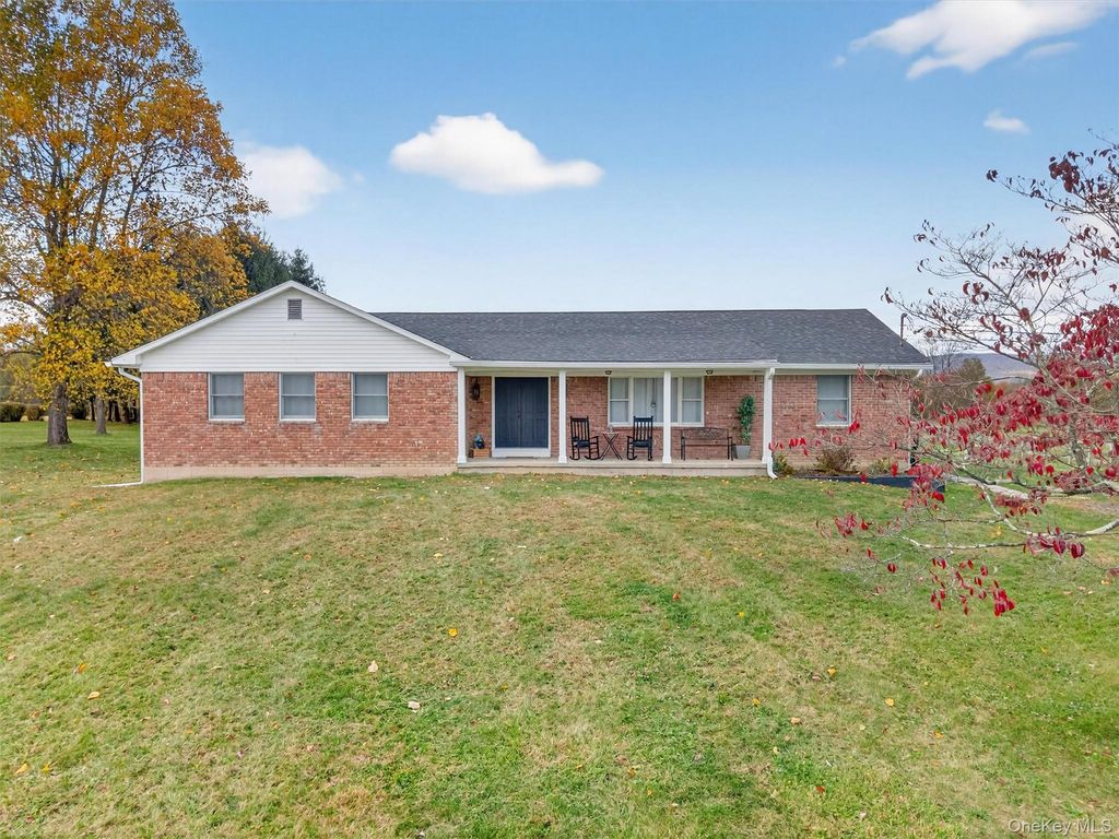 266 Gillespie Street, Pine Bush, NY 12566