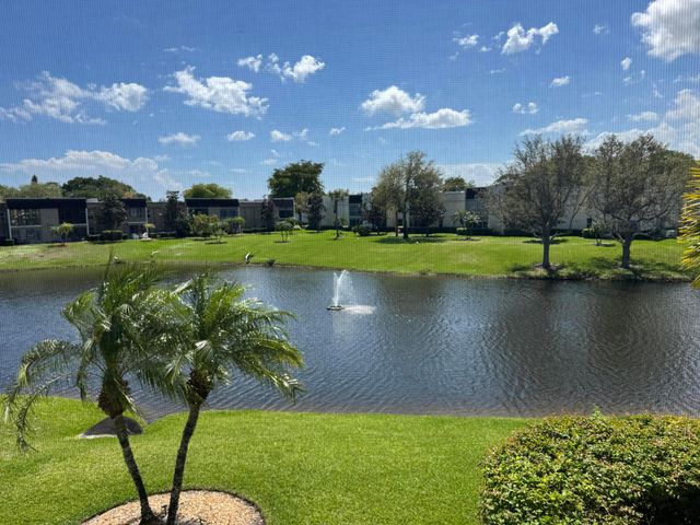 2840 Casa Way 201, Delray Beach, FL 33445