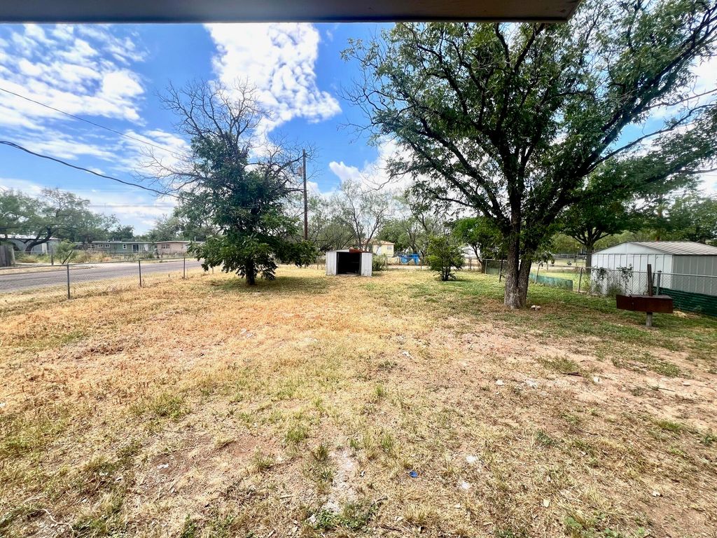 Image 13 of property listing at 1025 Woodruff Street, San Angelo, TX 76905