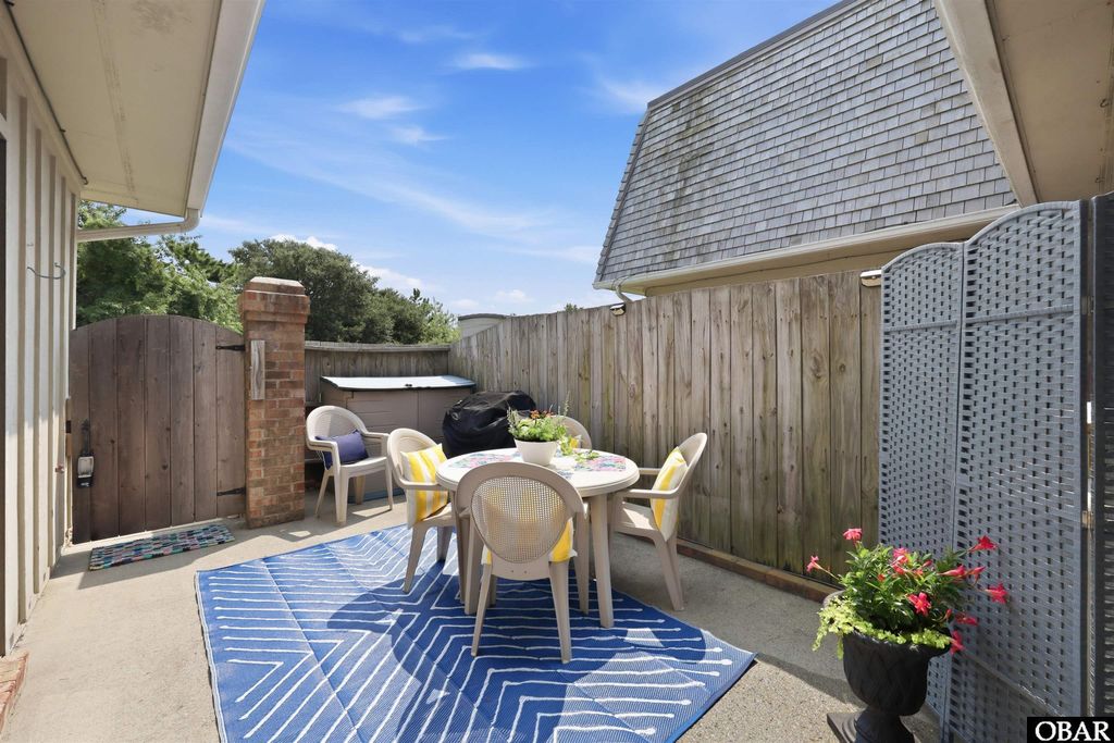Image 8 of property listing at 607 Angler Way Unit 607, Kitty Hawk, NC 27949