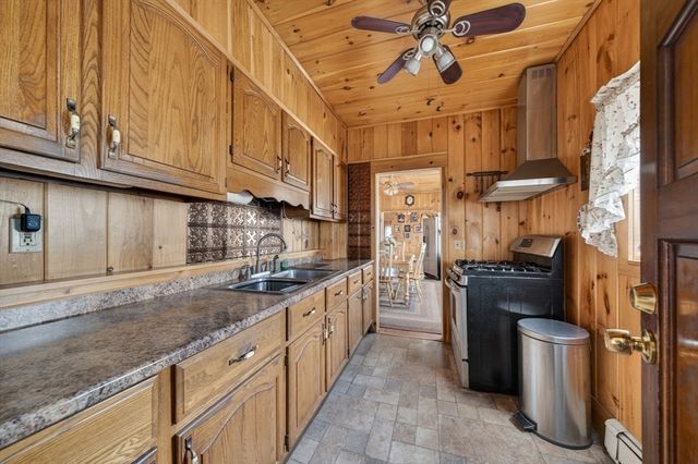 82 Princeton St, New Bedford, MA 02745