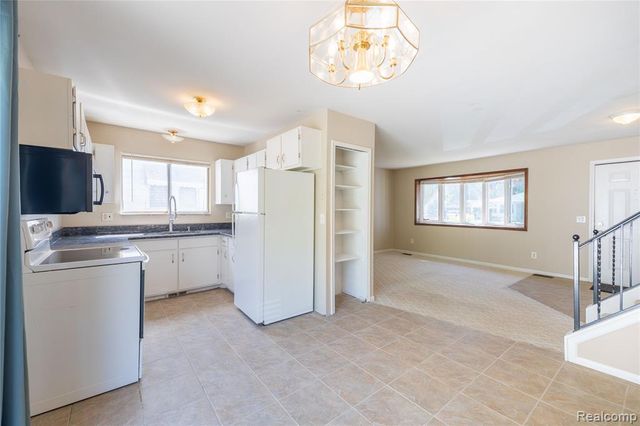 569 Hendrickson Boulevard, Clawson, MI 48017