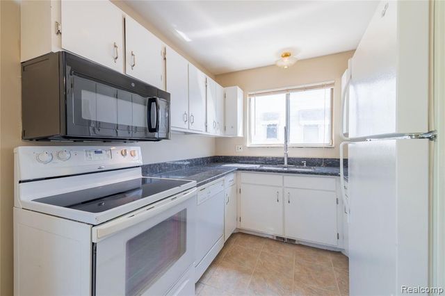 569 Hendrickson Boulevard, Clawson, MI 48017