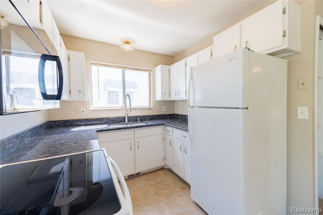 569 Hendrickson Boulevard, Clawson, MI 48017