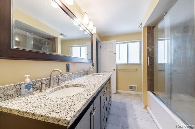569 Hendrickson Boulevard, Clawson, MI 48017