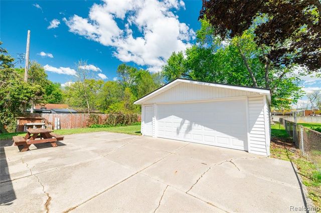 569 Hendrickson Boulevard, Clawson, MI 48017