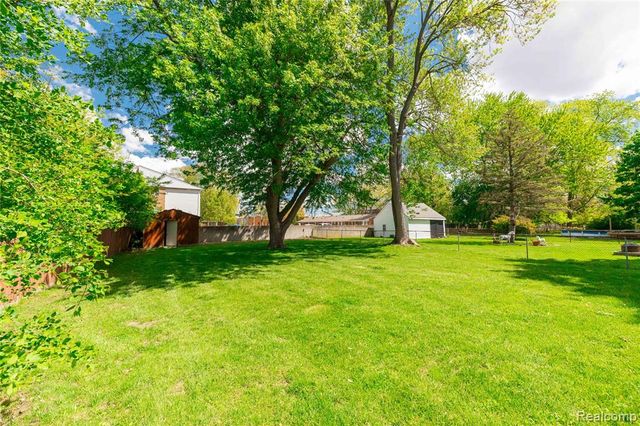 569 Hendrickson Boulevard, Clawson, MI 48017