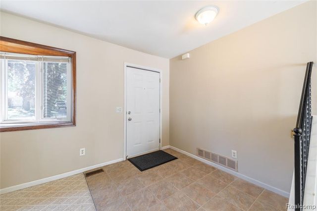 569 Hendrickson Boulevard, Clawson, MI 48017
