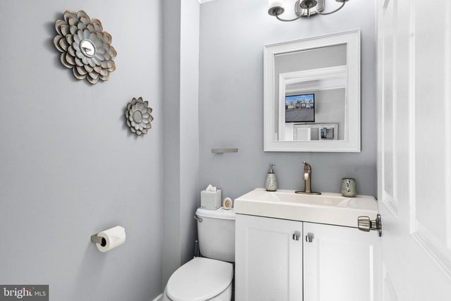 1315 W WASHINGTON ST W, Harpers Ferry, WV 25425