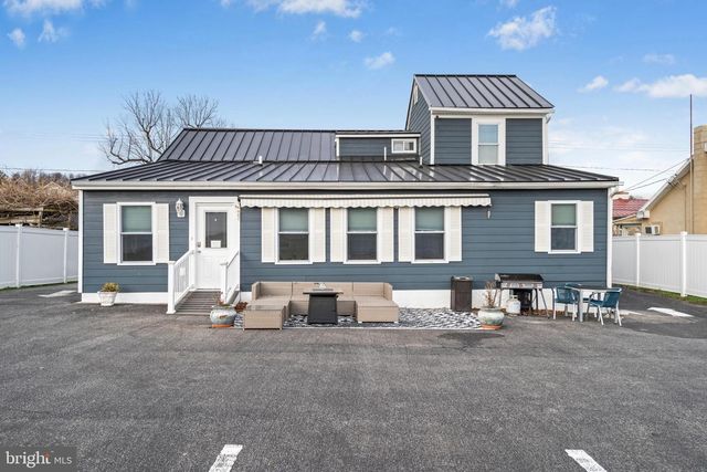 1315 W WASHINGTON ST W, Harpers Ferry, WV 25425