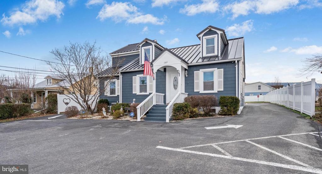 1315 W WASHINGTON ST W, Harpers Ferry, WV 25425