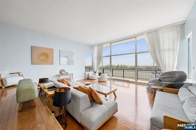 2 Horizon Road PH 2, Fort Lee, NJ 07024