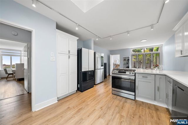 2 Horizon Road PH 2, Fort Lee, NJ 07024