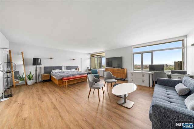 2 Horizon Road PH 2, Fort Lee, NJ 07024