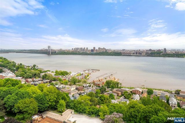 2 Horizon Road PH 2, Fort Lee, NJ 07024