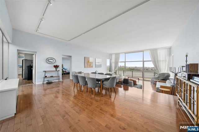 2 Horizon Road PH 2, Fort Lee, NJ 07024