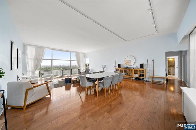 2 Horizon Road PH 2, Fort Lee, NJ 07024