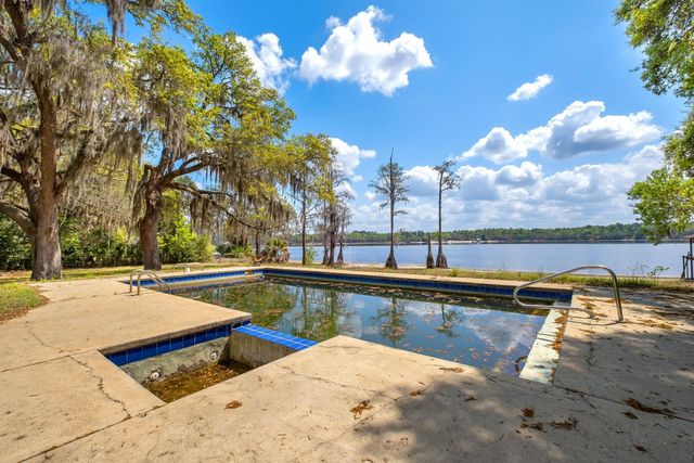 3765 Lakeview Drive, Tallahassee, FL 32310