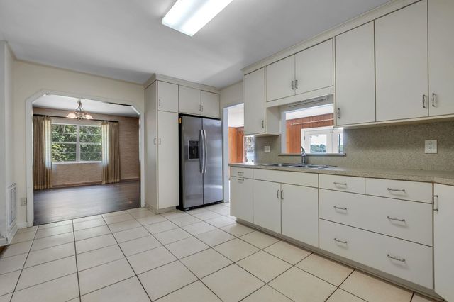 3765 Lakeview Drive, Tallahassee, FL 32310