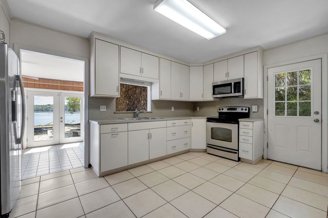 3765 Lakeview Drive, Tallahassee, FL 32310