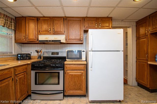 9376 Dixie, Redford, MI 48239