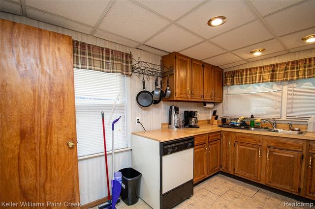 9376 Dixie, Redford, MI 48239