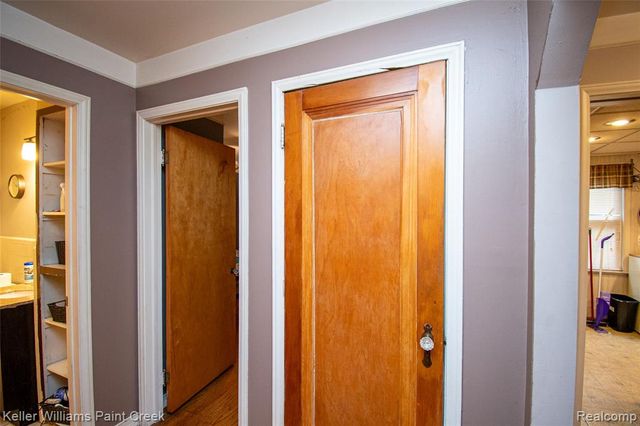 9376 Dixie, Redford, MI 48239