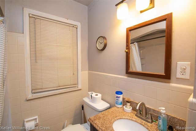 9376 Dixie, Redford, MI 48239