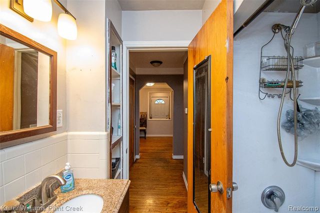 9376 Dixie, Redford, MI 48239