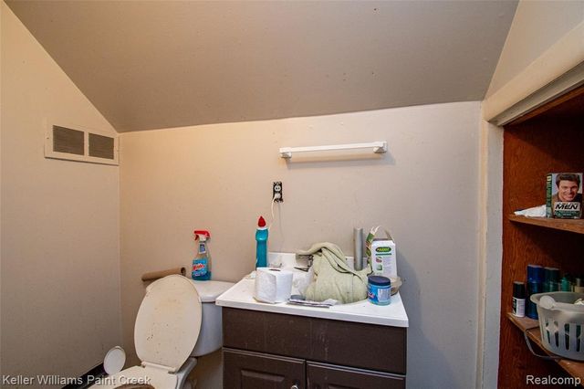 9376 Dixie, Redford, MI 48239