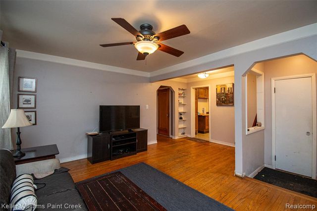 9376 Dixie, Redford, MI 48239