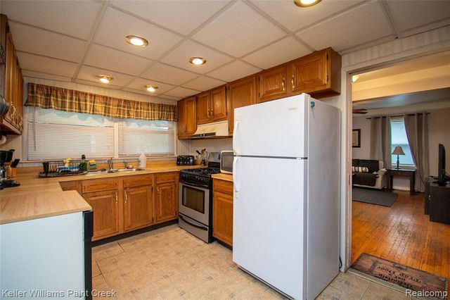 9376 Dixie, Redford, MI 48239