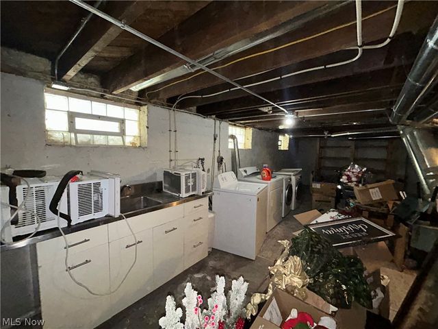 1305 W 106th Street, Cleveland, OH 44102