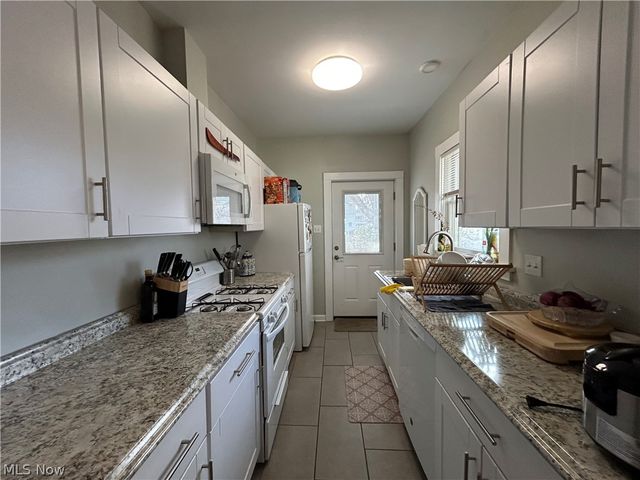 1305 W 106th Street, Cleveland, OH 44102