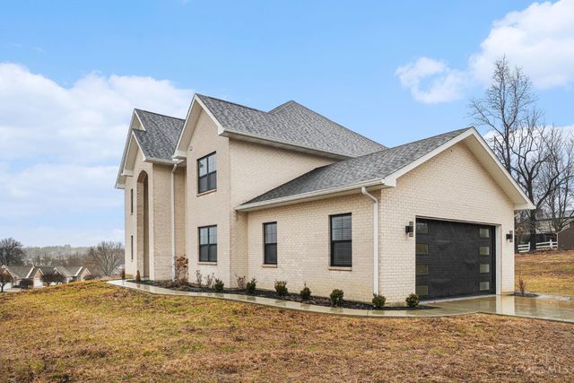 1324 Northwoods Drive, Hillsboro, OH 45133
