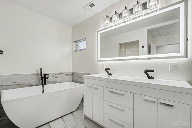 1324 Northwoods Drive, Hillsboro, OH 45133