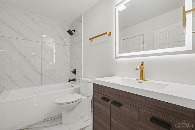 1324 Northwoods Drive, Hillsboro, OH 45133