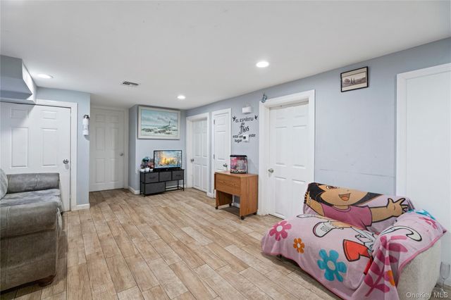 109 New York Avenue, Bay Shore, NY 11706