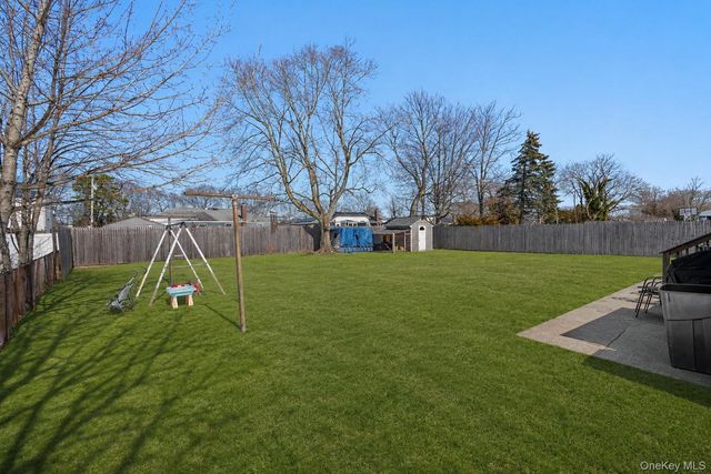 109 New York Avenue, Bay Shore, NY 11706
