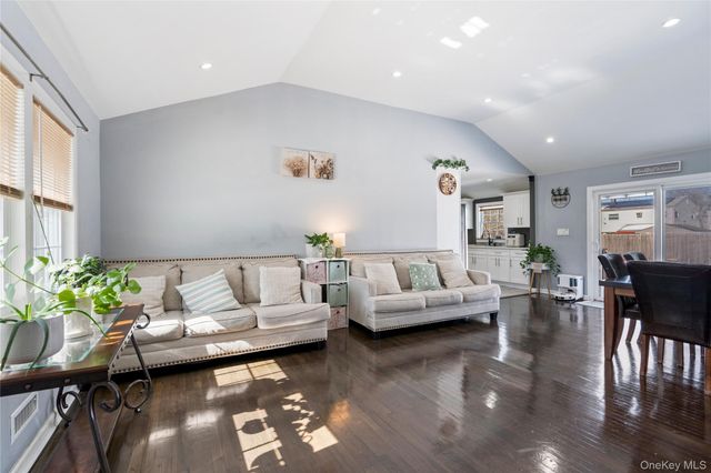 109 New York Avenue, Bay Shore, NY 11706
