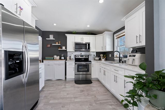 109 New York Avenue, Bay Shore, NY 11706