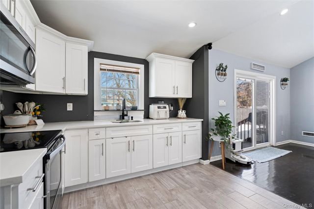 109 New York Avenue, Bay Shore, NY 11706