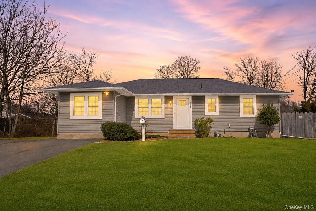 109 New York Avenue, Bay Shore, NY 11706