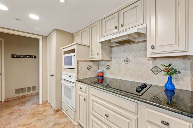 2621 Sedgeway Lane, Carrollton, TX 75006